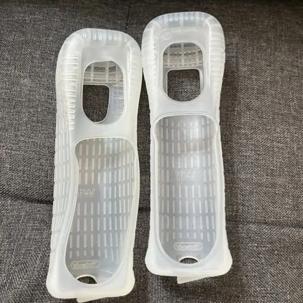 3 Nintendo Wii Remote Silicone Jackets